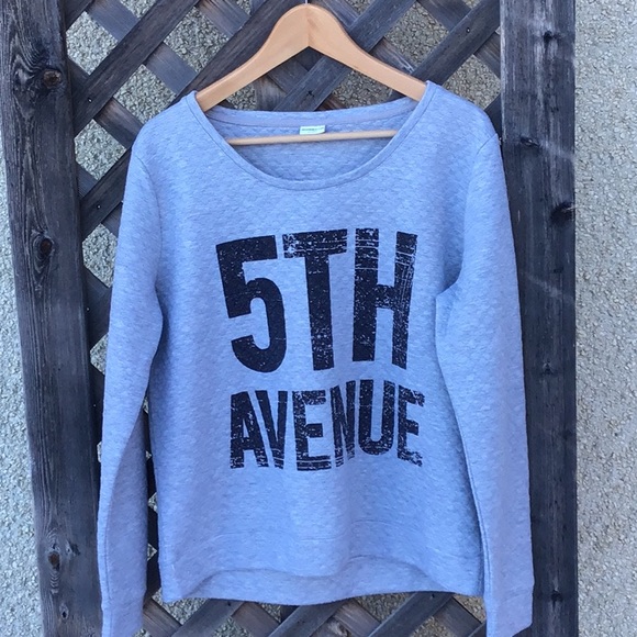 Jacqueline de Yong sweat shirt saying “5th Avenue”